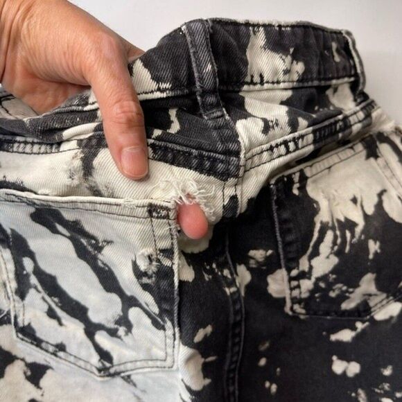 H&M Black and white bleached denim mini skirt. Size 0 - Picture 2 of 7